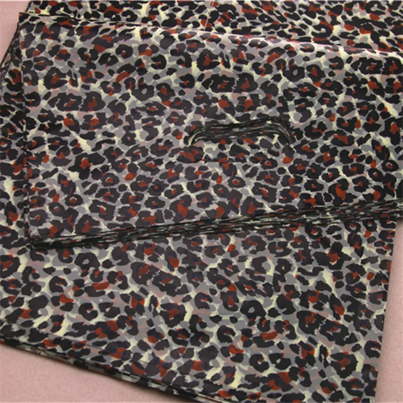 2017 Uue Disaini Hulgi-100tk/palju 30*40cm Luksus Leopard Pakendamise Kotid Suured Plastikust Shopping Kingitus Kotid, Millel on Käepide