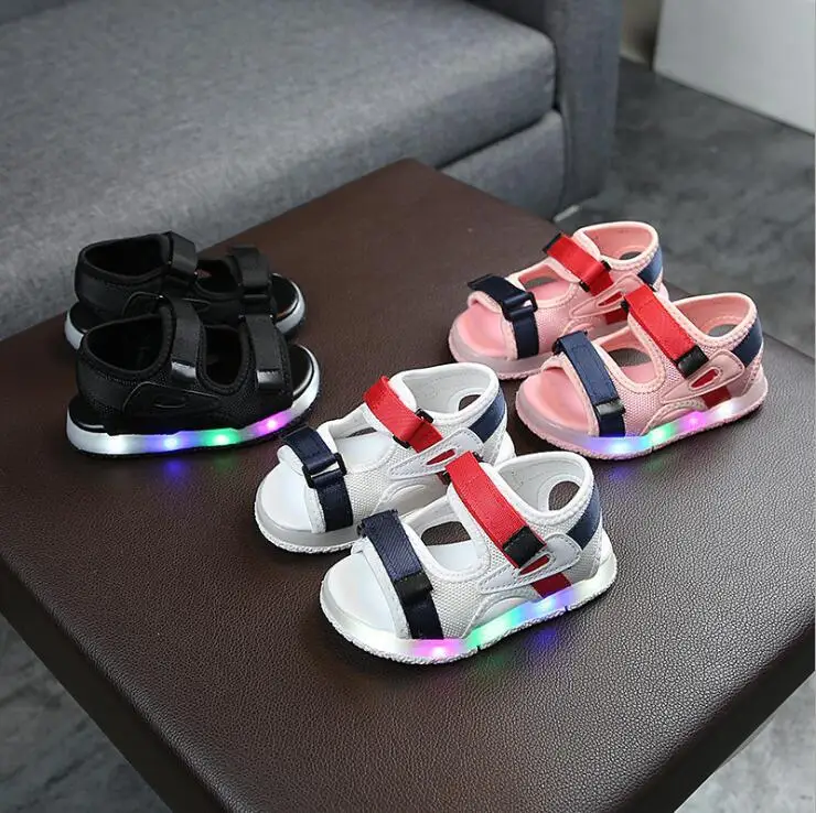 2020. aastaks uued suve-LED light kingad laste sandaalid poiste ja tütarlaste mood sandaalid lastele beebi helendav kingad, tossud