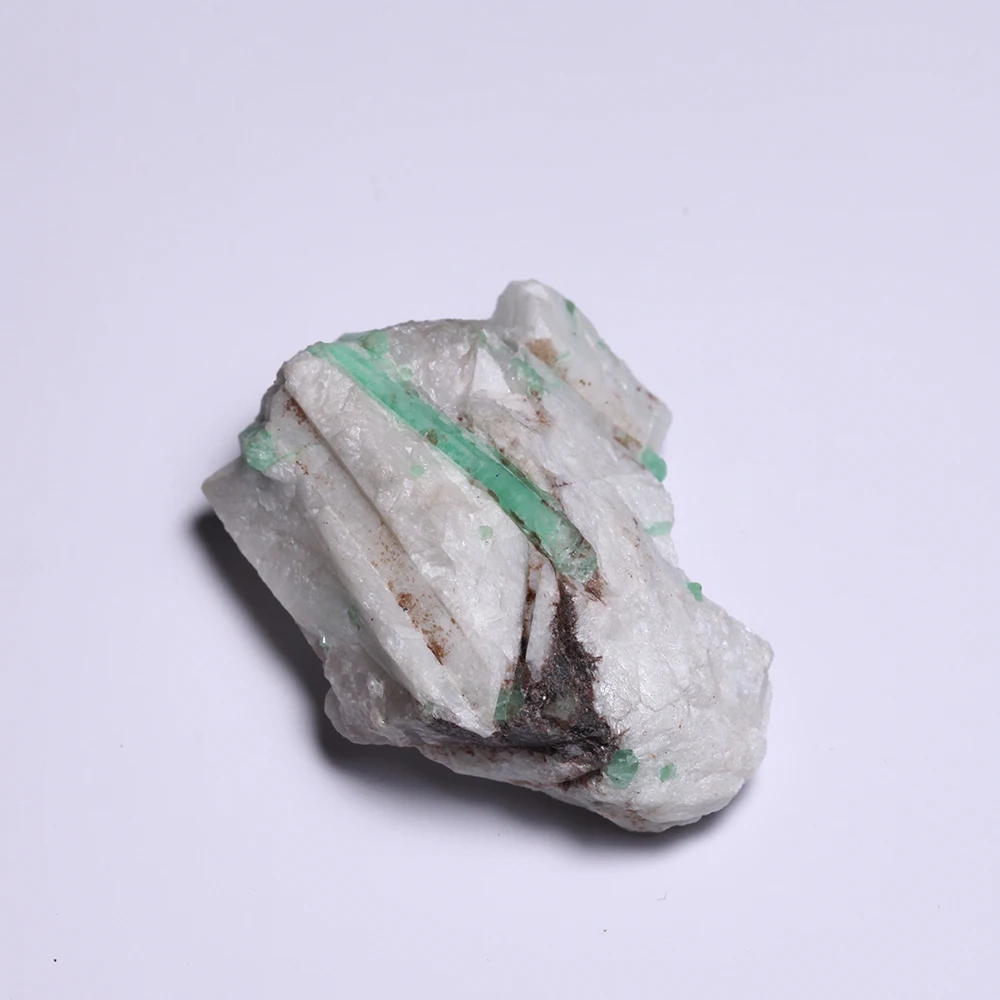 LOODUSLIKUD Kivid ja Mineraalid Emerald Isendid Moodustavad Malipo Yunnan Wenshan HIINA A1-6